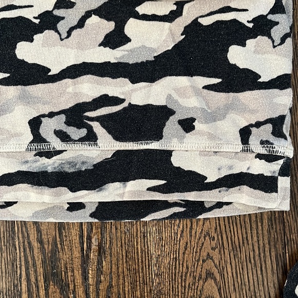 Monrow Camo Sweatshirt - Picture 2 of 3